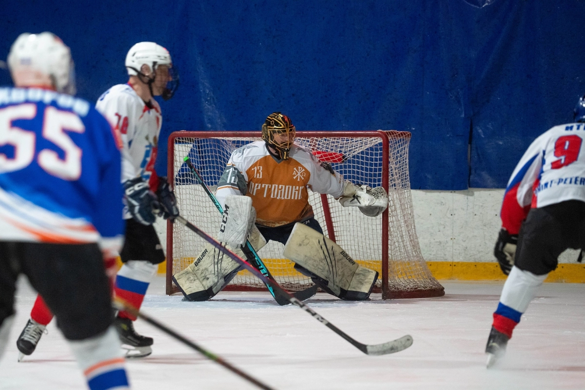 Любительская хоккейная сборная Петербурга сразилась на льду с командой из ДНР - tvspb.ru