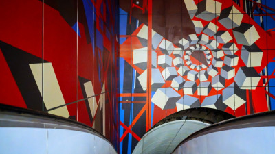 Александр Беглов: Завершен монтаж панно в вестибюле станции новой Красносельско-Калининской линии «Путиловская»