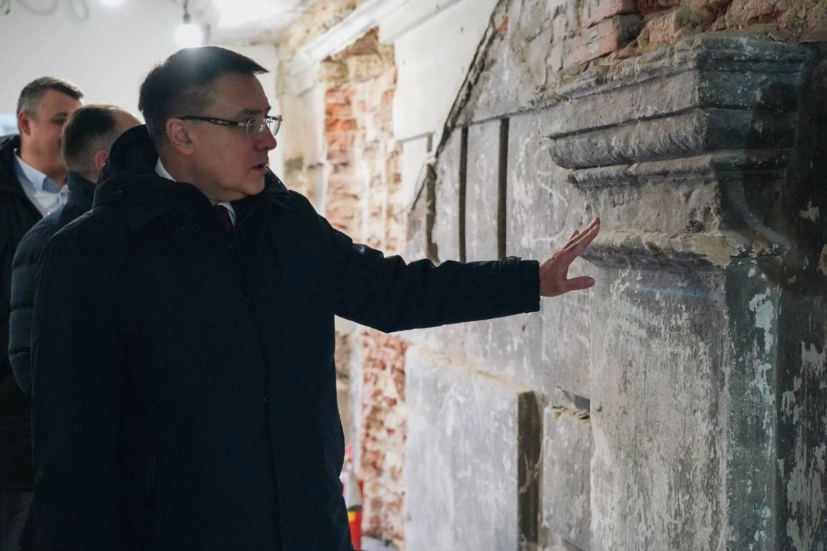 Вице-губернатор Владимир Омельницкий проконтролировал ход реставрации Смольного монастыря - tvspb.ru