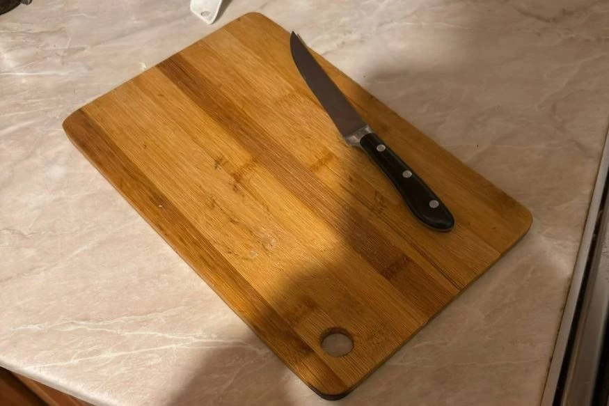 В Невском районе 21-летний сын в пьяной драке ударил 62-летнего отца ножом в грудь - tvspb.ru