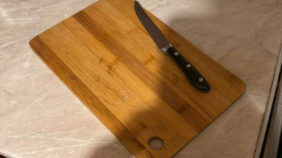 В Невском районе 21-летний сын в пьяной драке ударил 62-летнего отца ножом в грудь