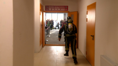 Пожарные и спасатели покорили небоскреб в День народного единства