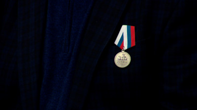 В Петербурге вручили медали «Отец солдата» родителям, воспитавшим защитников Отечества