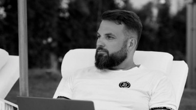 Предполагаемых убийц криптоинвестора Романа Новака и его жены в ОАЭ задержали и скоро доставят в Петербург