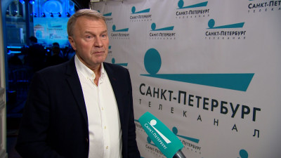 Директор Театра имени Ленсовета Валерий Градковский поздравил телеканал «Санкт-Петербург» с 15-летием