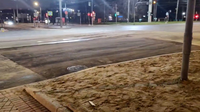 На проспекте Энгельса восстановили асфальт после прорыва трубы