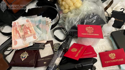 Разбой и вымогательство: как ФСБ Петербурга задержала мигрантов, выдававших себя за полицейских