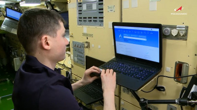 Госуслуги протестировали в космосе: космонавт оформил заявку с орбиты