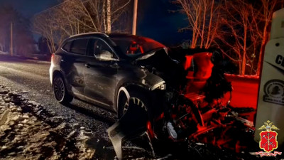 В ДТП с погрузчиком в Ленобласти погиб водитель и пострадала 15-летняя пассажирка