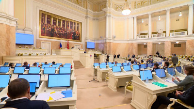 В ЗакСе рассмотрели бюджет Петербурга и повышение стоимости патентов для мигрантов