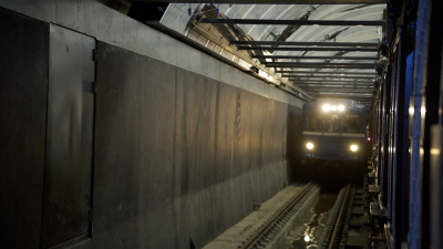Испытан первый поезд на новой линии петербургского метро