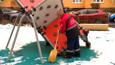 В Выборгском районе провели рейд по контролю качества уборки