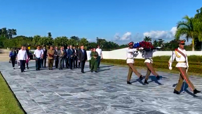 Александр Беглов почтил память советских воинов на Кубе