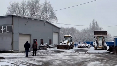 На Аннинском шоссе демонтируют незаконный автосервис на площади 2600 «квадратов»