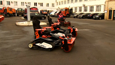 Петербург усилил зимнюю уборку высокотехнологичной техникой