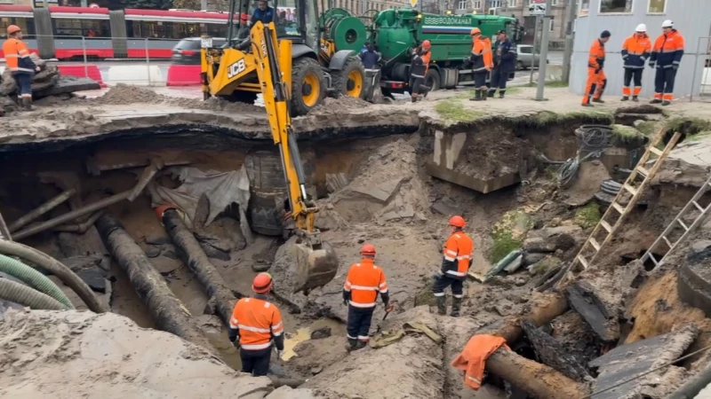 Аяқ киімдегі жалаңаш супермодель Еврей әйелдерімен порно видео