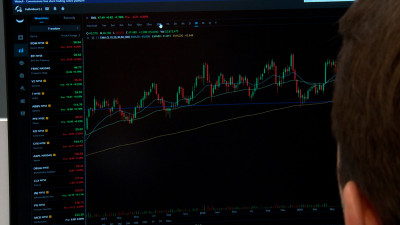 Мосбиржа добавила более 1200 новых облигаций на вечерние торги