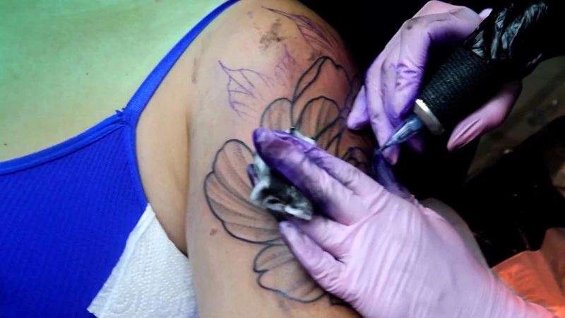 Исследование: вторым городом в России по количеству тату-салонов оказался Петербург - tvspb.ru
