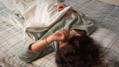 Невролог поделился лайфхаками, которые могут помочь быстро заснуть