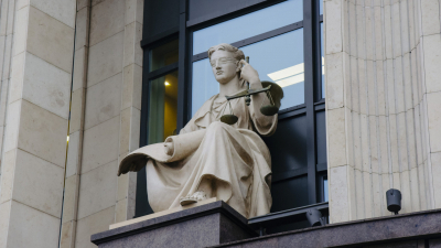 Суд взыскал с маркетплейса более 230 тысяч рублей в пользу петербуржца за бракованный телевизор