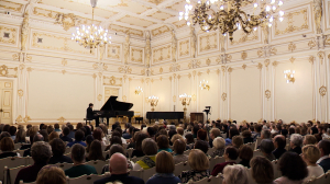 Музыка. Пианист Юлиан Семенов-Брайди – продолжатель знаменитой творческой династии выступил в Малом зале Филармонии