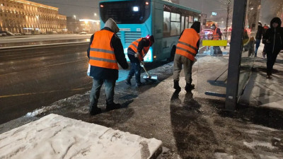 В Петербурге успешно справились со снегопадом: город подготовлен к утренней погоде