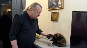 «У нас всегда были кошки»: усатые полосатые и очень самодостаточные члены семьи солиста рок-группы «Август» Павла Колесника