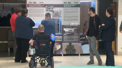 В Госпитале для ветеранов войн открылась передвижная выставка о Петербурге