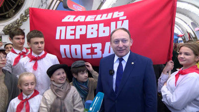 Первый поезд, пионеры, лозунги и мода 50-х: Петербургский метрополитен отмечает 70-летие