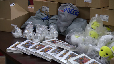 Народный фронт передал подарки к Новому году детям-сиротам из Мариуполя