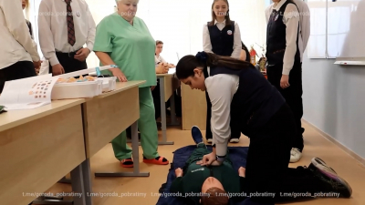 Мариупольские школьники поблагодарили Фонд «Победа» за новое оборудование для уроков ОБЗР