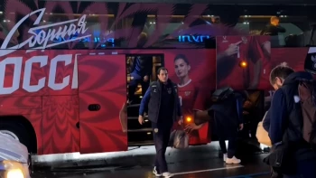 Сборная России прилетела в Сочи, где 15 ноября сыграет с командой Чили, без вратаря Сафонова