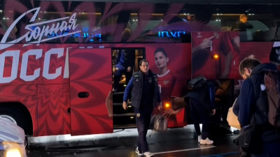 Сборная России прилетела в Сочи, где 15 ноября сыграет с командой Чили, без вратаря Сафонова