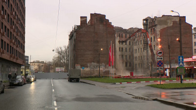 Движение транспорта на улице Розенштейна ограничено из-за частичного обрушения дома