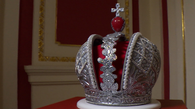 В Русском музее прокомментировали видео с примеркой императорской короны