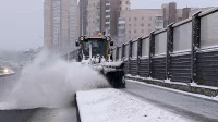 Усиленный режим работы и непрерывный мониторинг: как коммунальщики в Петербурге справляются со снегопадом