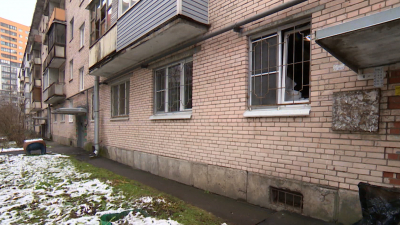 Юную петербурженку подозревают в убийстве матери: что известно о трагедии на Ковалёвской улице