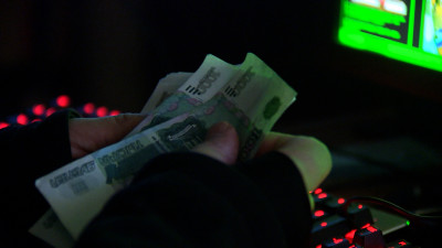 Пожилой петербуржец отдал мошенникам почти 50 млн рублей, чтобы их «задекларировать»