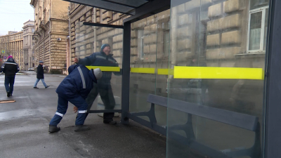 На углу проспекта Стачек и улицы Зенитчиков установили инновационную остановку