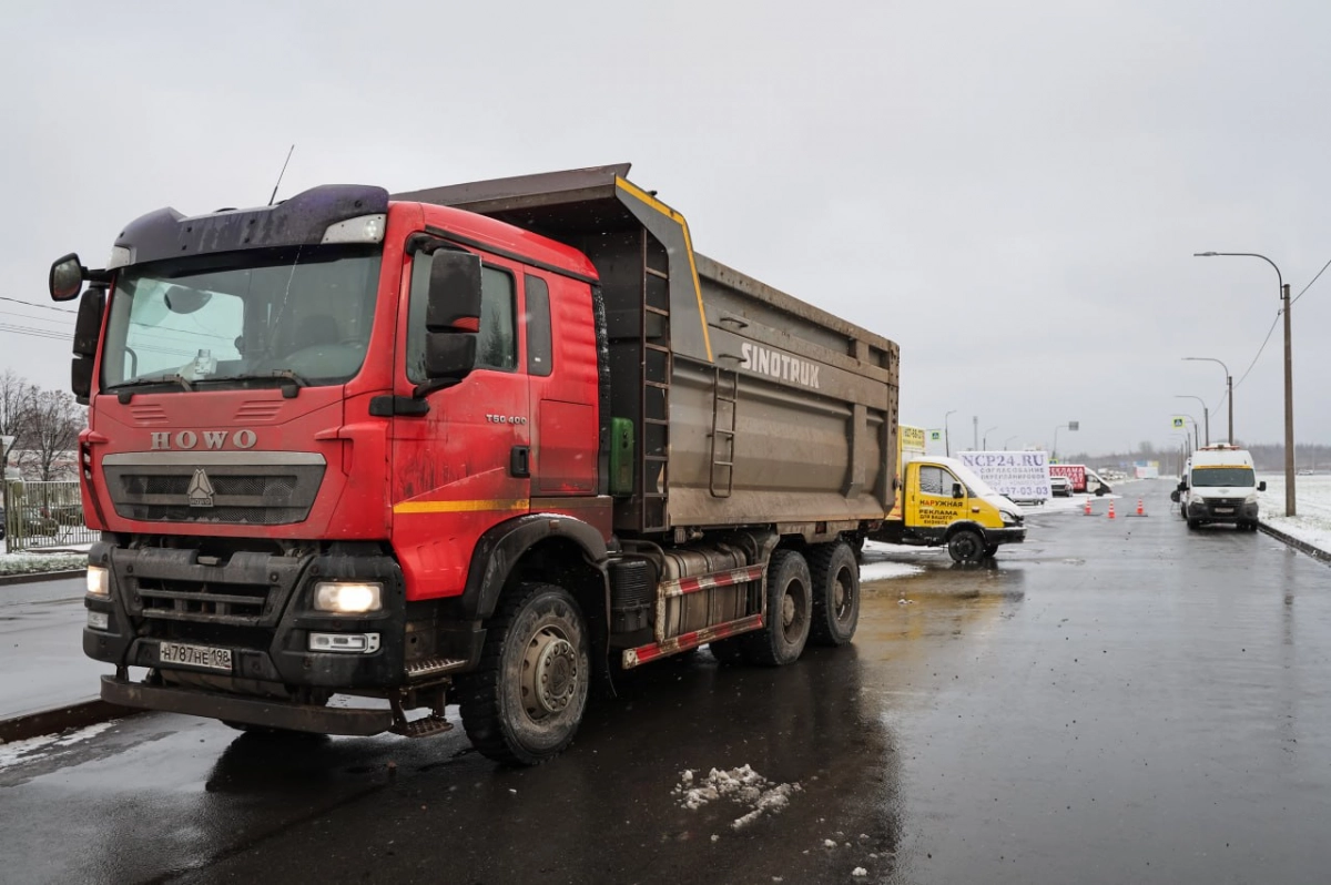 Большегруз с удвоенным весом остановили на Шафировском проспекте: штраф — около 600 тысяч рублей - tvspb.ru