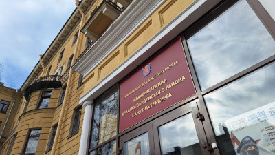 Юные петербуржцы примерили роли чиновников на Дне дублера