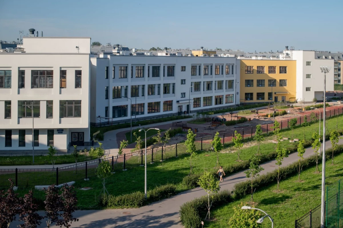 В Московском районе заработала новая школа с бассейном и спорткластером - tvspb.ru