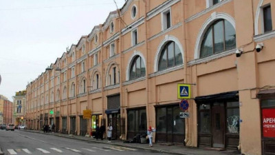 Малый Гостиный двор на канале Грибоедова признали региональным памятником