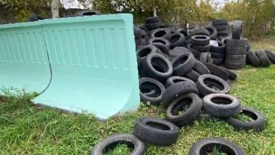 После проверки прокуратуры в Станционном поселке ликвидируют стихийную свалку у гаражей