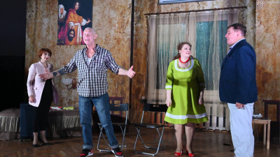 В НИИ скорой помощи прошел благотворительный спектакль театра Дениса Матросова