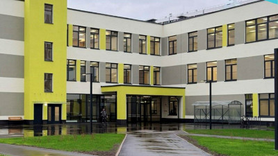 По «петербургскому стандарту»: на бульваре Александра Грина построили новую школу на 400 мест