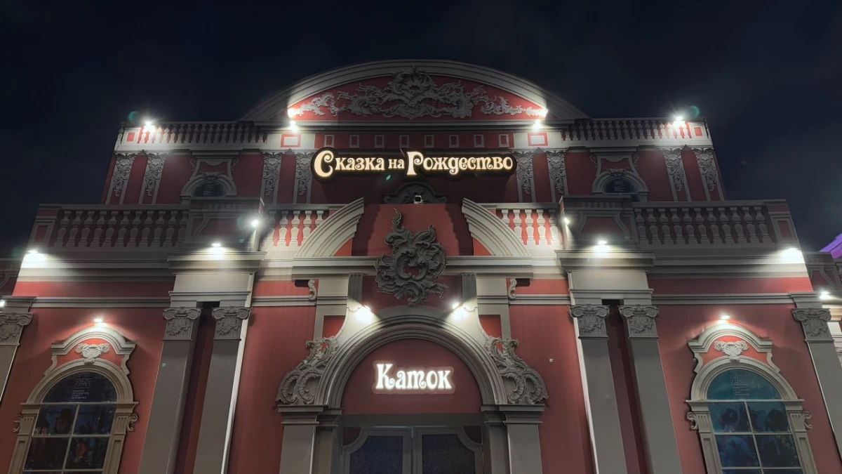 В Петербурге стартует подготовка к праздникам: Конюшенная площадь готовится к сказке - tvspb.ru