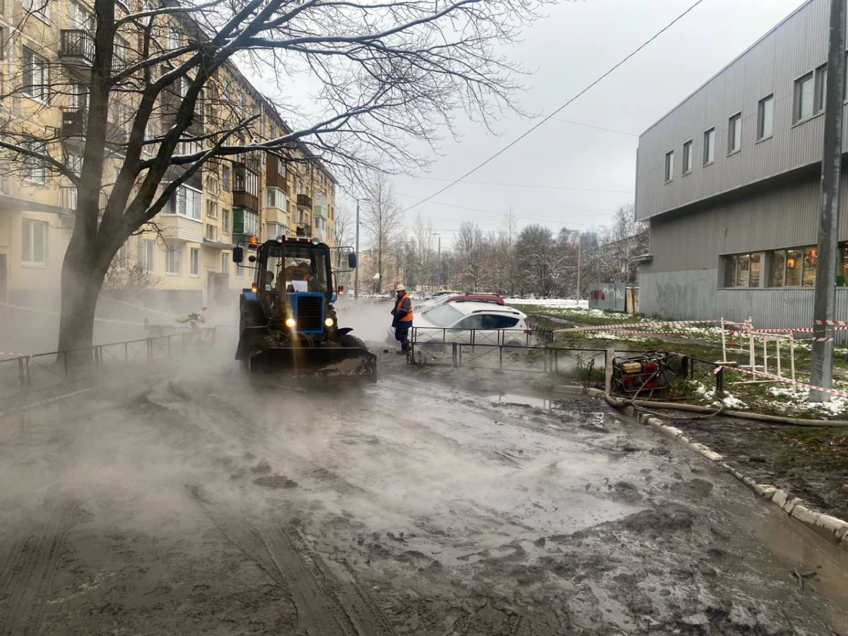 На Бассейной локализовали прорыв трубы без отключения горячего водоснабжения - tvspb.ru