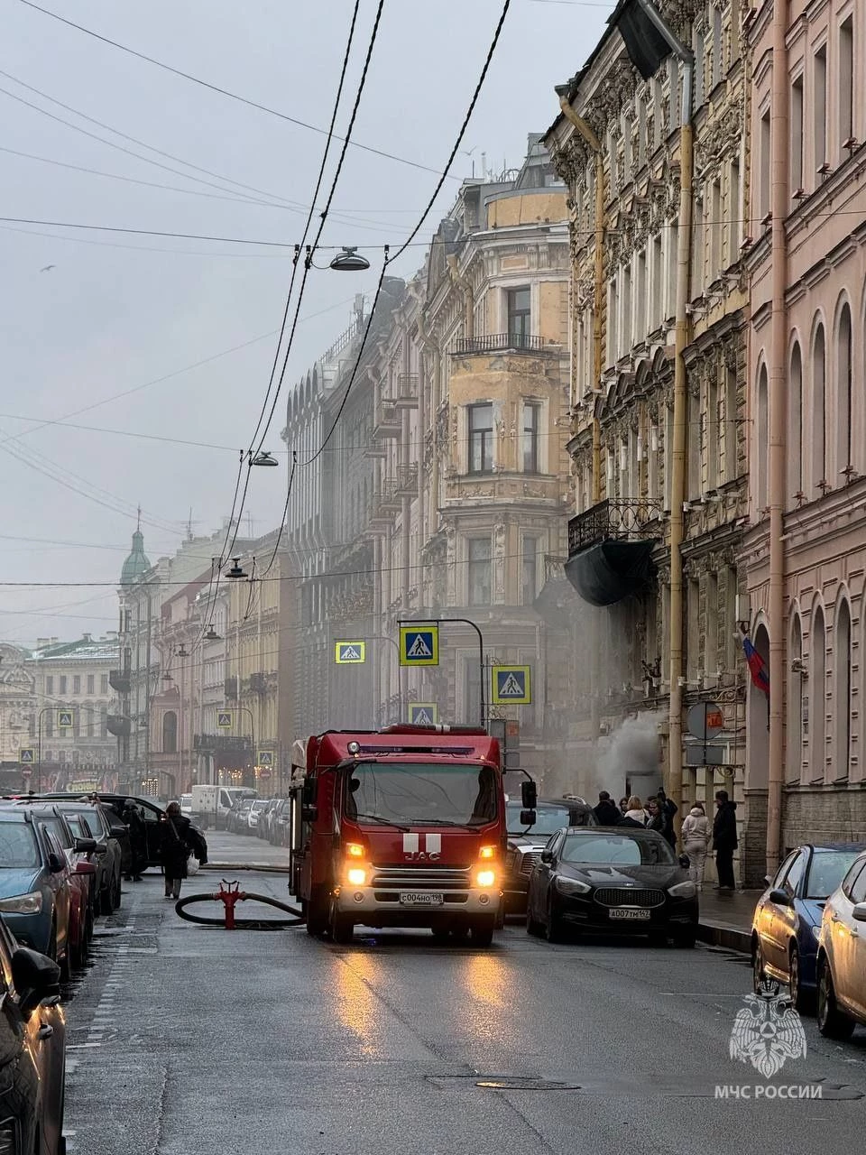 Огонь вспыхнул в подсобке ресторана на Караванной улице - tvspb.ru
