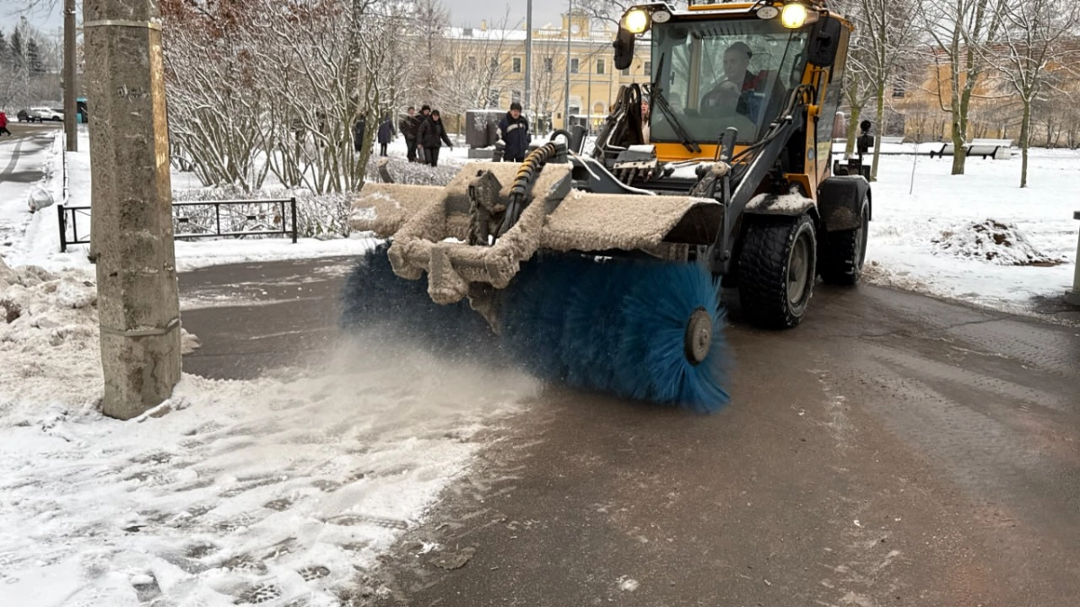 Дорожники Петербурга убрали 1,8 см осадков после снегопада в ночь на 21 ноября - tvspb.ru